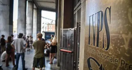 Pensioni, arriva quota 104. Dall’Ape sociale a Opzione donna: tutte le novità nella manovra