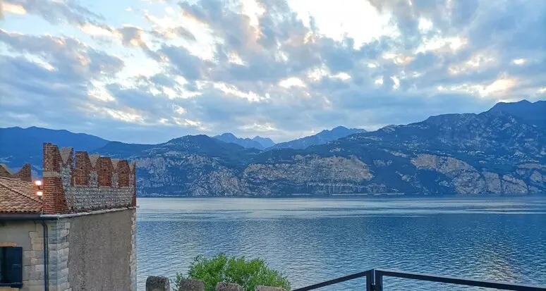 Garda, trovata la coppia del messaggio in bottiglia. Sabrina e Dennis promettono: \"Torneremo”