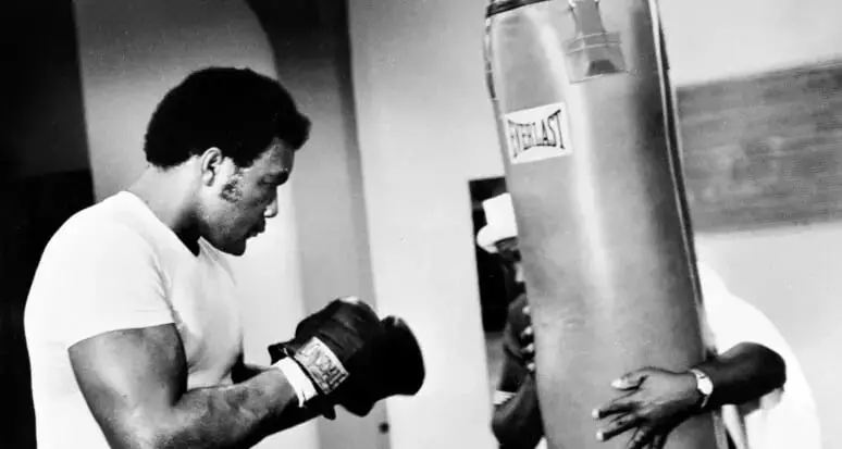 Pugilato in lutto: addio a George Foreman, l'altra metà del mito