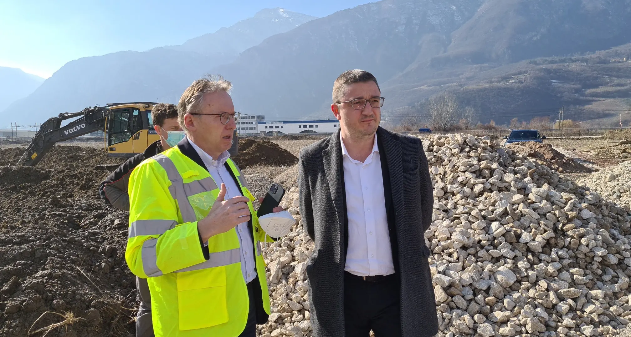 Concerto di Vasco, finora 2 milioni di costi «e l’area non sarà mai più agricola», Fugatti risponde alle domande di Zeni