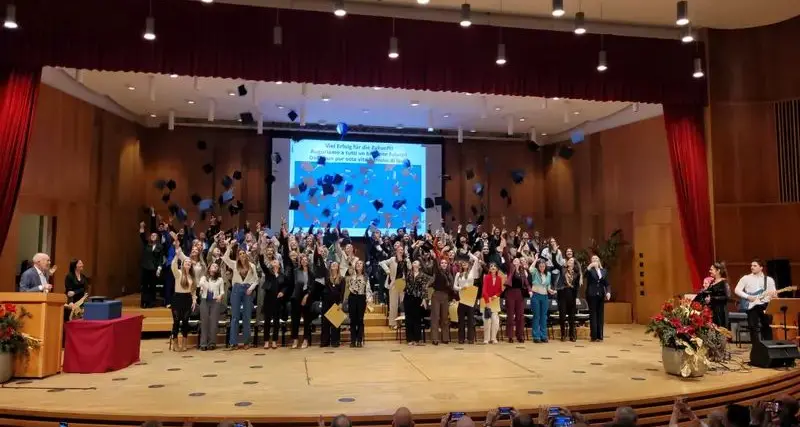 Professioni sanitarie, 112 neolaureati festeggiano alla Claudiana