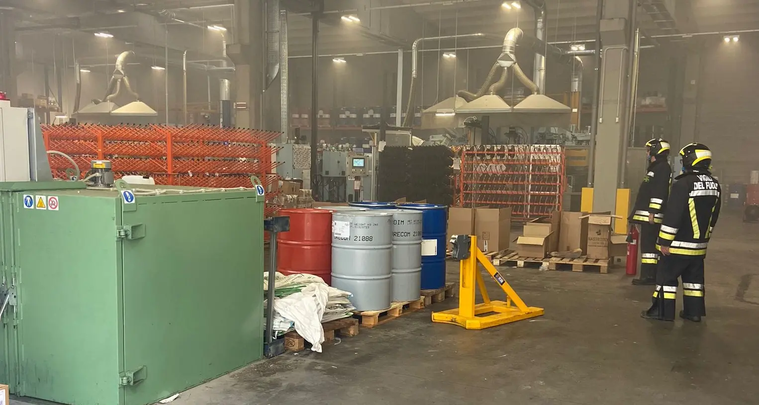 Allarme incendio alla «Spirale» in zona industriale di Grigno, l'intervento dei pompieri risolve tutto