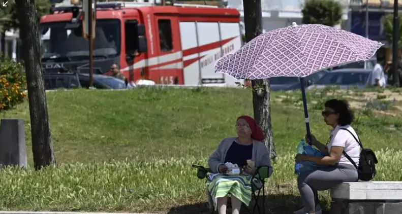 Terremoto di magnitudo 4.4 ai Campi Flegrei: scuole evacuate e gente per strada