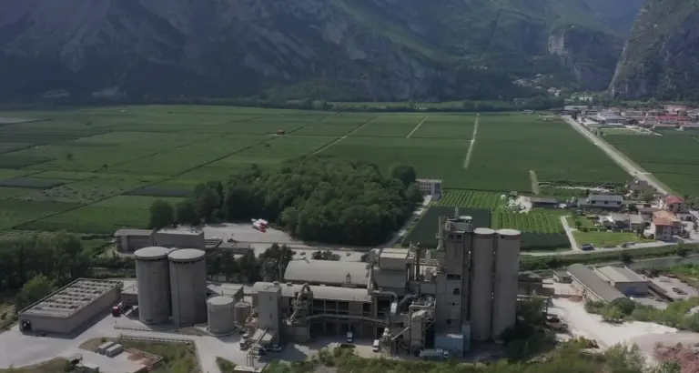 Cementificio delle Sarche, oggi l’incontro con i sindaci e il Comitato, i tecnici rassicurano (ma Italcementi può aprire quando vuole)