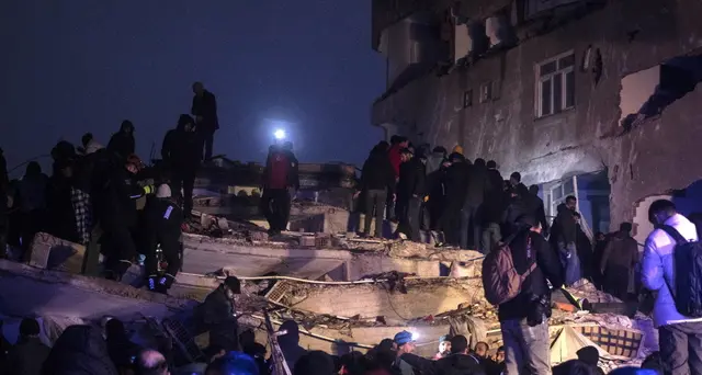 Sisma Turchia-Siria: bilancio morti sale a oltre 830