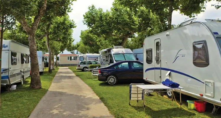 Sì al glamping: ai campeggi sarà consentito di proporre tende attrezzate per soggiorni di lusso