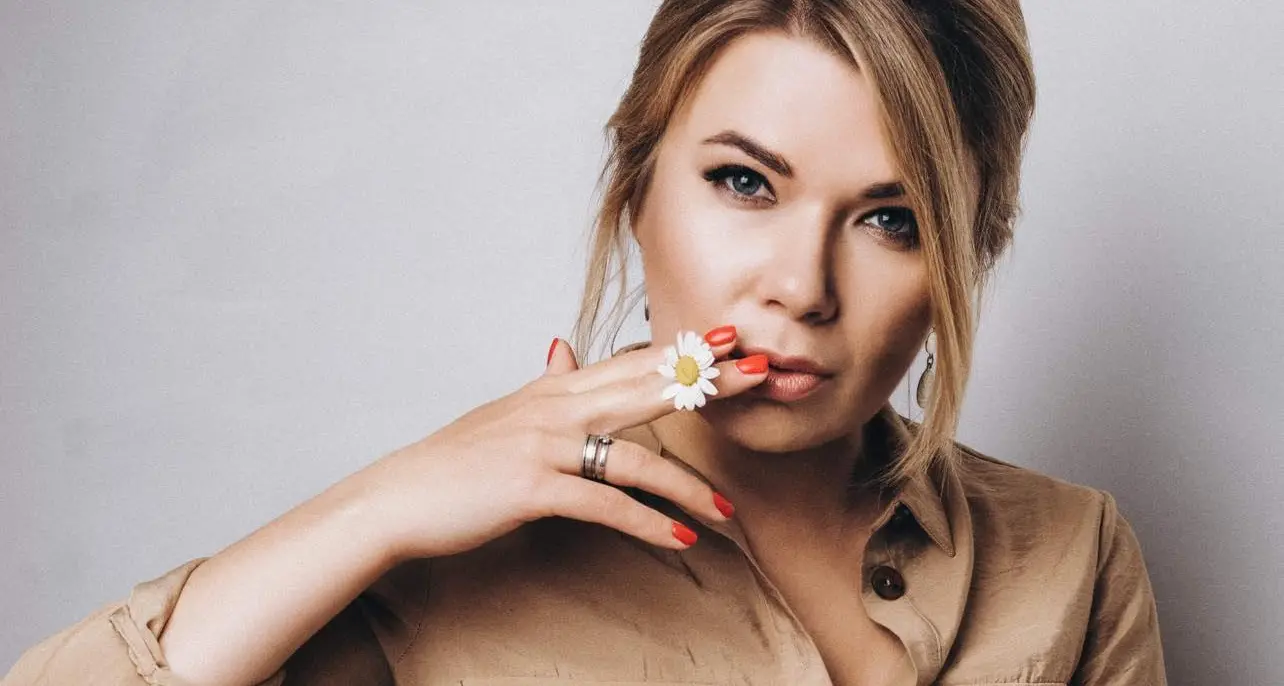 Alena Sharum, cantante pop ucraina legata alla comunità di Primiero: «Non dimenticherò mai l’aiuto ricevuto»