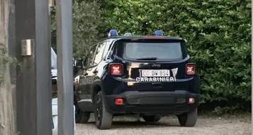 Trentino di 43 anni annega in piscina a Siena, l'allarme è venuto dalla compagna perché non gli rispondeva al cellulare