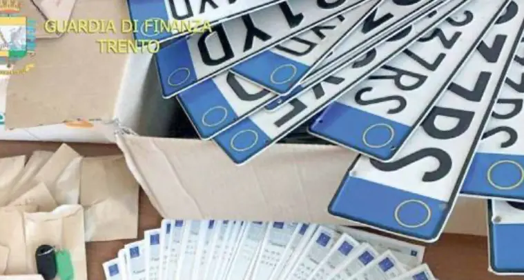 Prendeva auto a noleggio e le rivendeva: ne ha fatte sparire 1.100, evasione di 30 milioni di euro