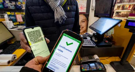 Green pass: falso sms dal ministero della Salute, non apritelo