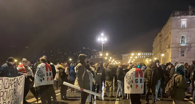 Green pass: nuova protesta a Trieste,corteo blocca il centro