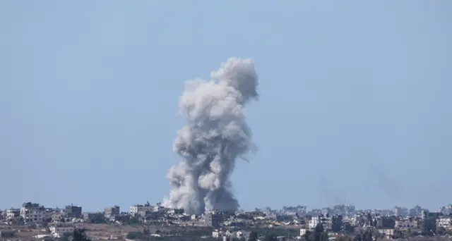Gaza, media: 10 morti in un raid di Israele sulla città