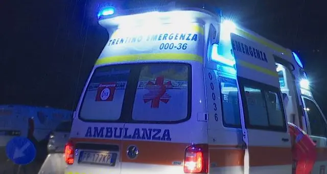 Investita una donna di 34 anni a Sarche di Madruzzo: è finita sul parabrezza dell’auto