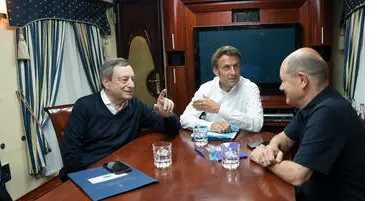 Draghi, Macron e Scholz, vertice in treno andando in Ucraina da Zelensky
