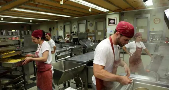 Le Cantine Ferrari adottano l’istituto alberghiero di Levico: 100 ore di lezioni frontali e “workshop”