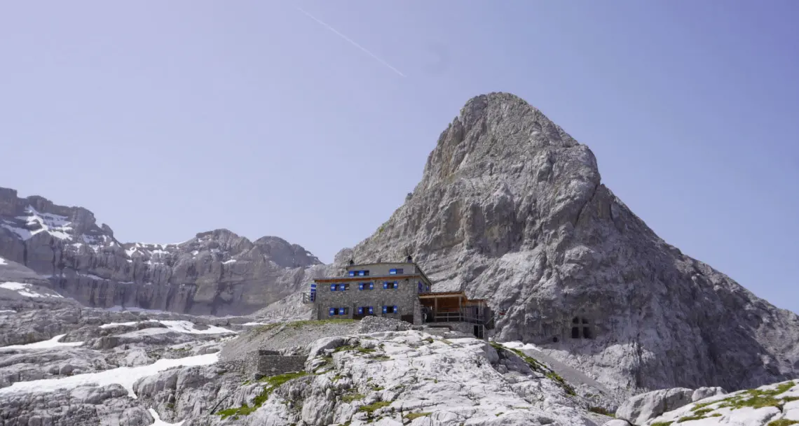 Rifugio XII Apostoli nel Brenta, la Sat cerca un nuovo gestore, le domande entro il 26 gennaio