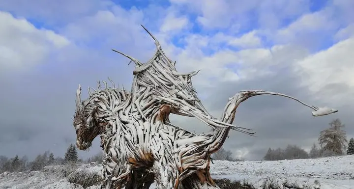 Il dragone Vaia di Lavarone è (se possibile) ancora più bello con la neve
