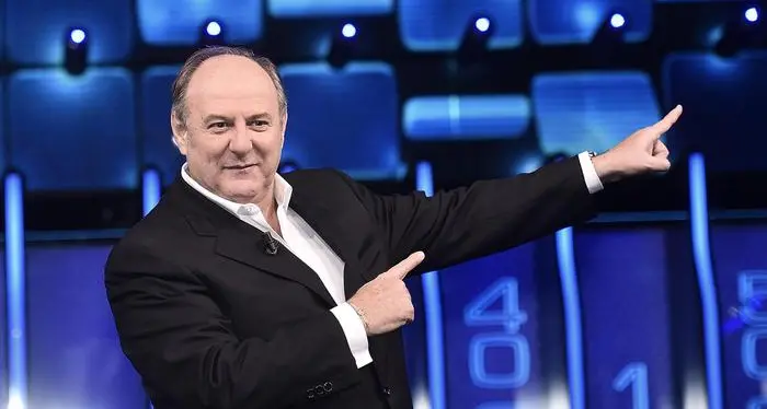 Gerry Scotti e la pensione da deputato: «Sono anni che chiedo di non riceverla più, niente da fare»