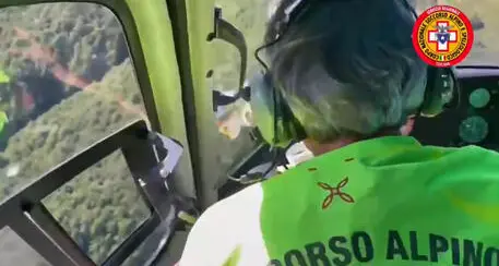 Elicottero disperso in Appennino: individuati resti del velivolo e il cratere annerito