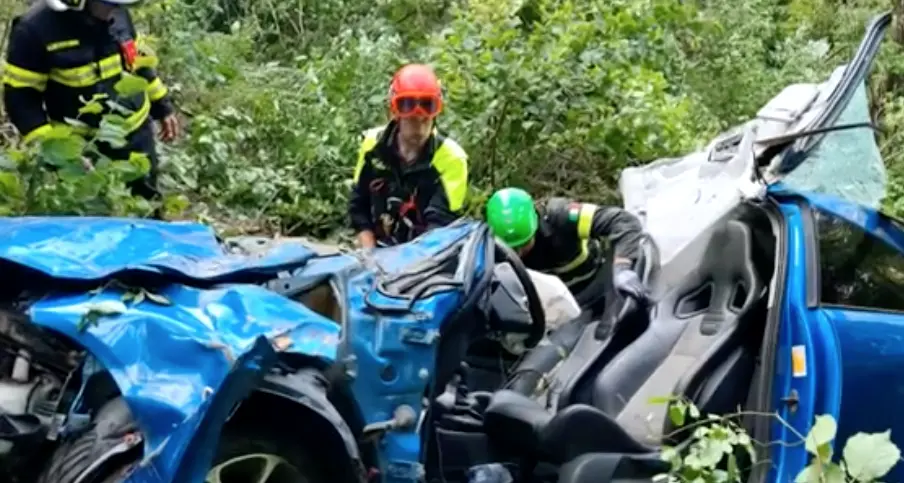 Denno: vola con la macchina in un burrone, salvo per miracolo