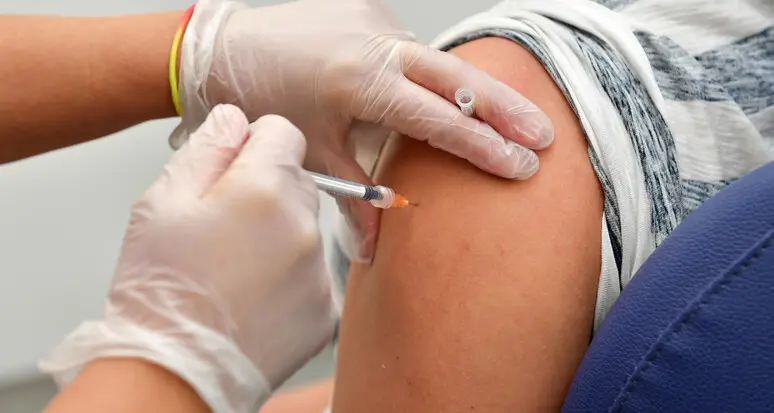 Al via la campagna di vaccinazione contro l’influenzale: tutto quello che c’è da sapere