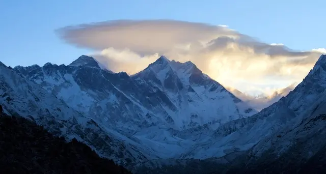 Nepal: 500 alpinisti sulla vetta dell'Everest nel 2023