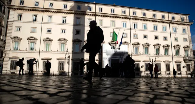Def: debito sale ma resta sotto 140%, nel 2024 è al 137,8%