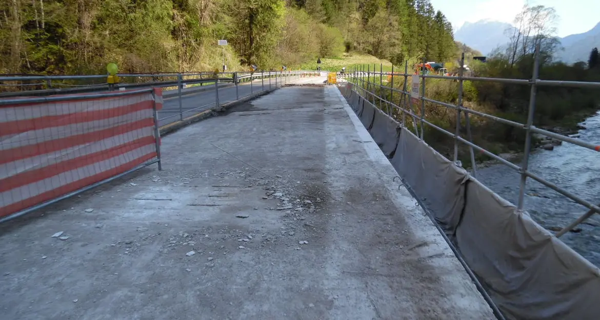 Lavori al ponte sul Cismon, arrivano le chiusure notturne (con un intervallo di transito ogni ora)