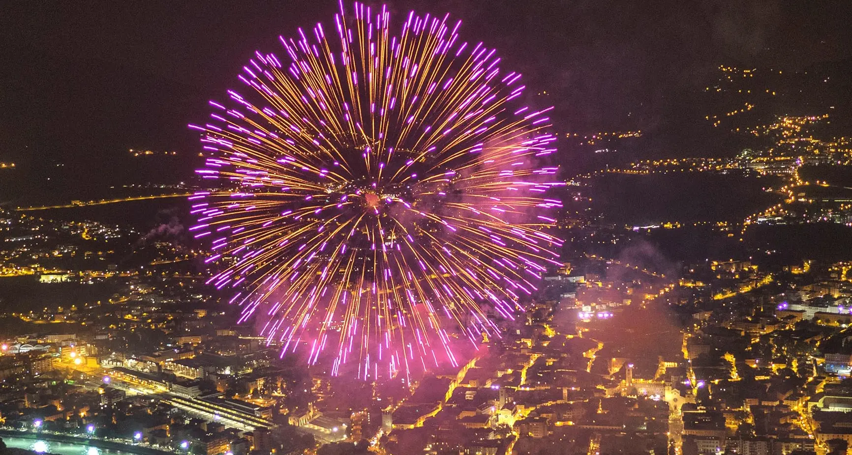 Festa Vigiliane, il gran finale: dalla Messa Solenne al punk dei Generator, musica sacra, disfida dei Ciusi e Gobj e fuochi d’artificio