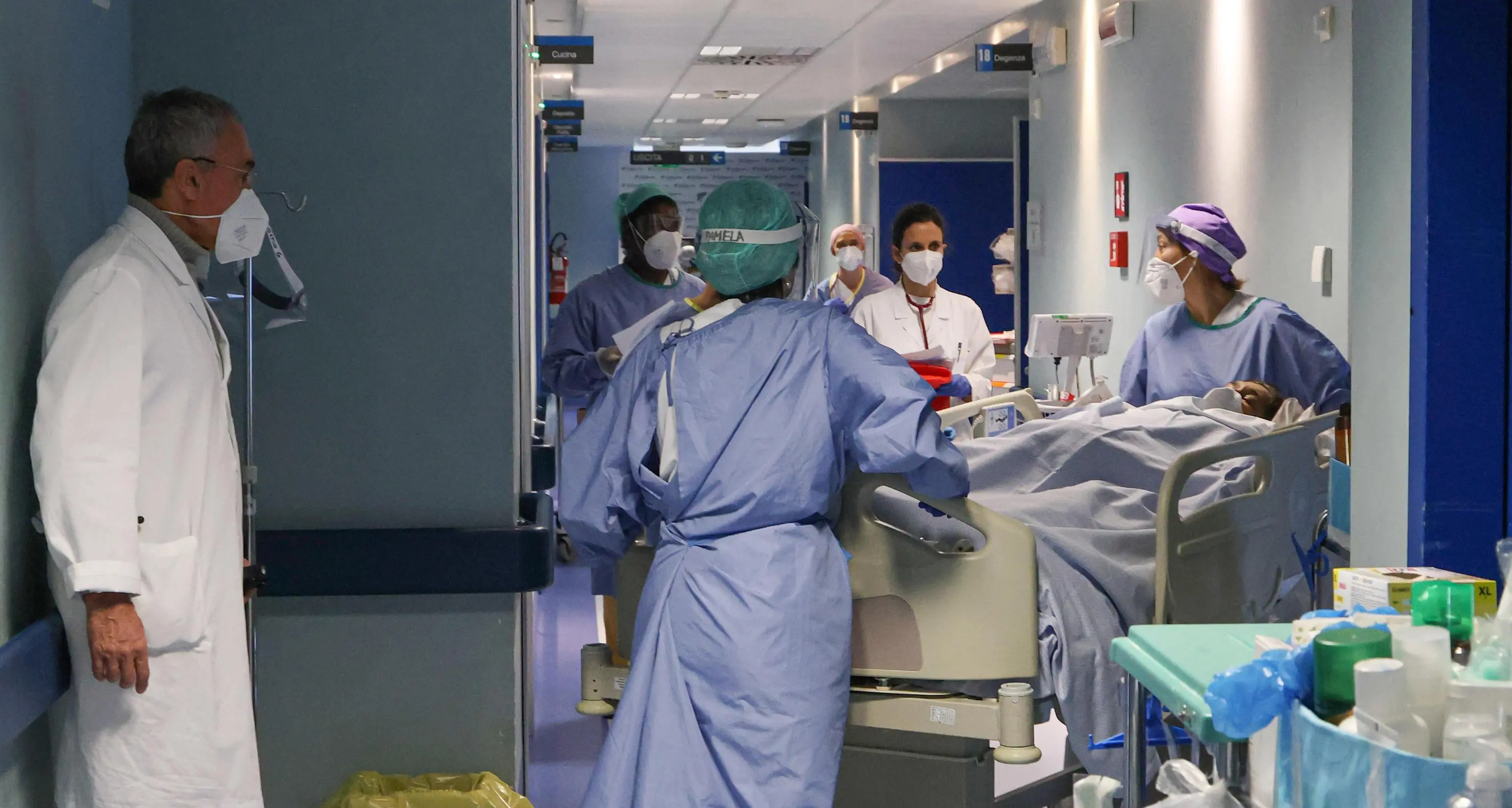 Sos infermieri: sono anziani, sono pochi, non c’è ricambio e molti lasciano la sanità pubblica