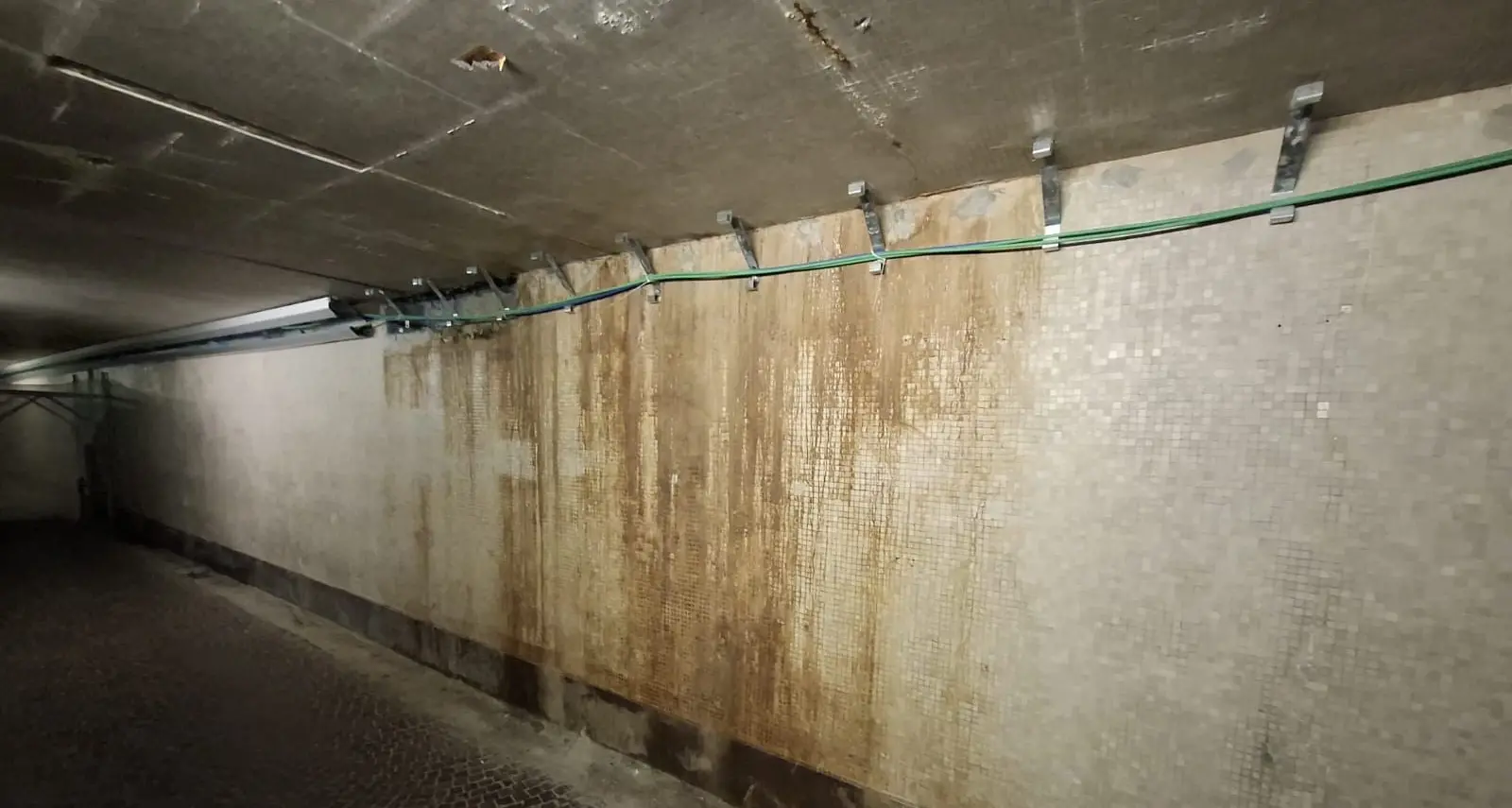 Trento, sottopasso di via Dogana chiuso di notte per il restauro del mosaico