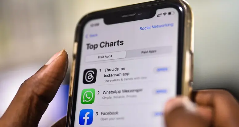 Si pagherà per navigare senza pubblicità su Facebook e Instagram: la cifra mensile