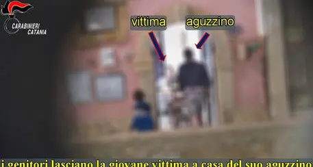 Cedono la figlia di 14 anni ad un amico per cibo e soldi, tre arresti