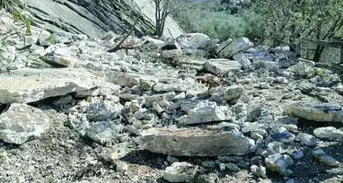 Una placca di roccia crolla dal Baone sulla falesia dei climber