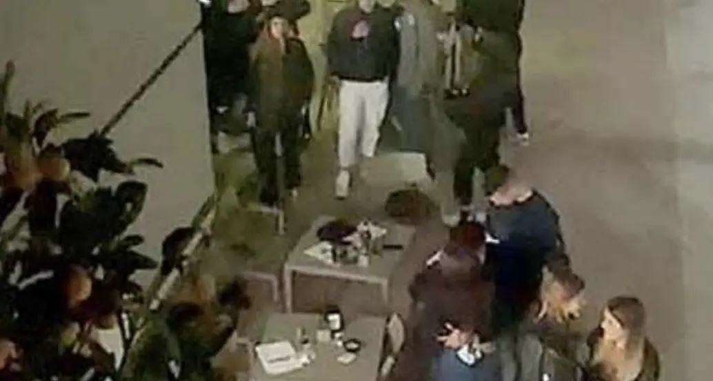 Albere contro la movida, il titolare del bar si difende: “Carabinieri ogni sera ma nessuna multa”