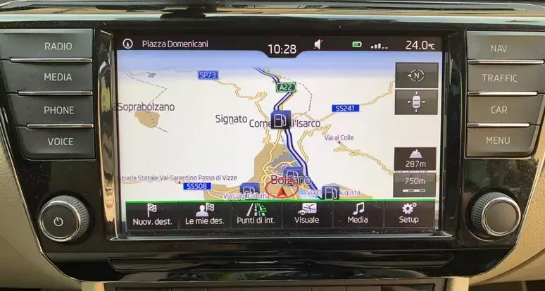 Per saltare le code in A22, invadono strade e paesini al Brennero: i sindaci contro Google Maps