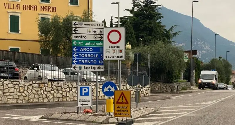 Da lunedì chiude via Monte Oro, iniziano i lavori del tratto urbano della Ciclovia a Riva del Garda