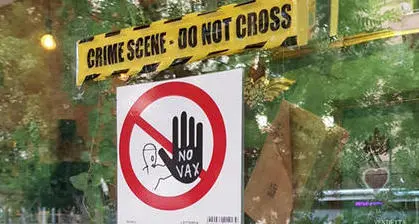 Palermo, cartello: \"No Vax? No drink\". Minacce alla titolare dell'enoteca