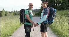 Mollo tutto e vado a vivere a Piné. E partono a piedi da Zurigo con lo zaino in spalla