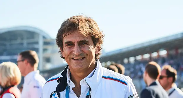 \"Alex Zanardi è tornato a casa”: l’annuncio della moglie Daniela