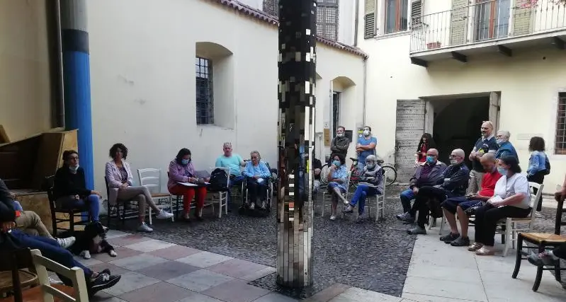 Degrado a Trento, passaggio Osele (tra via Suffragio e piazza Mostra) chiuso a chiave di notte