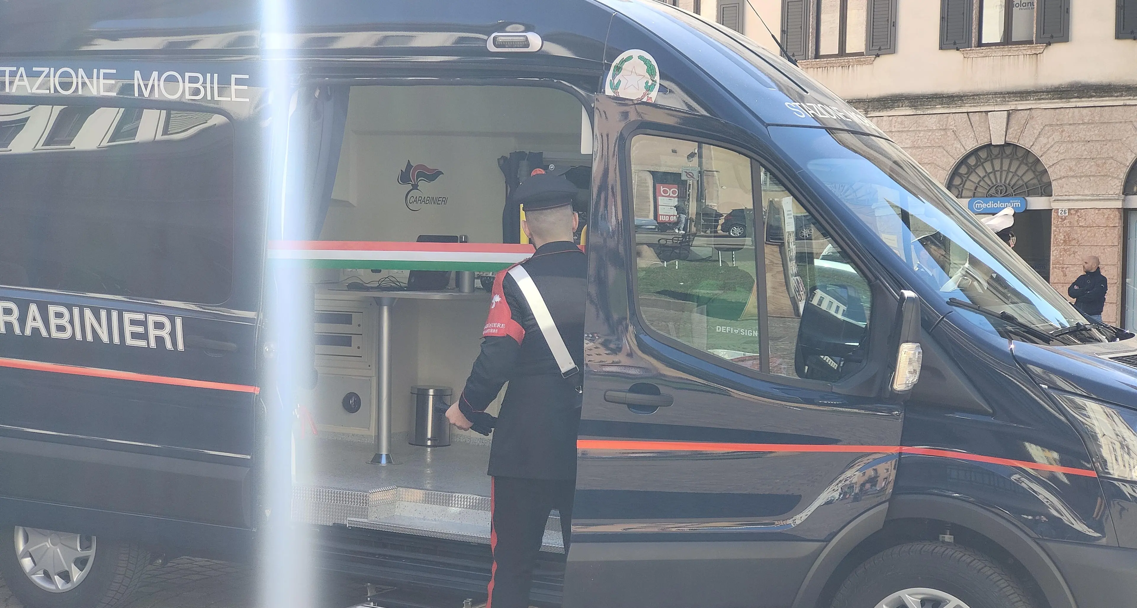 Rissa fra maghrebini alla stazione di Trento, giovane tunisino bloccato con il taser e arrestato
