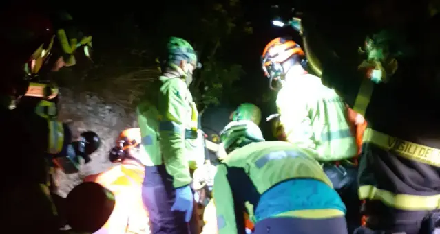 Anziana si perde nella notte in Val Meledrio: vasta battuta con 200 uomini, trovata e salvata nel bosco alle 4,30 del mattino