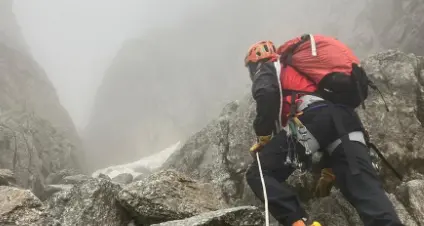 Sorpresi dal temporale sulla ferrata, due tedeschi sfiniti salvati dal Soccorso Alpino (che ha dovuto salire e scendere a piedi)