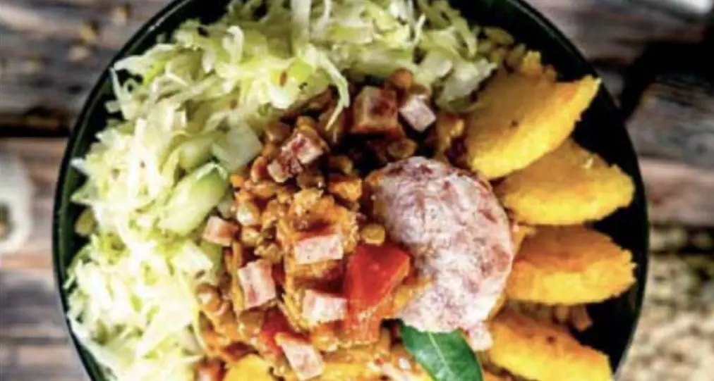 Novità ai Mercatini di Natale: ci sarà anche la casetta con la pokè con polenta, speck e formaggio