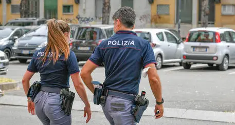 Maltratta i figli credendo vicina la fine del mondo, arrestato