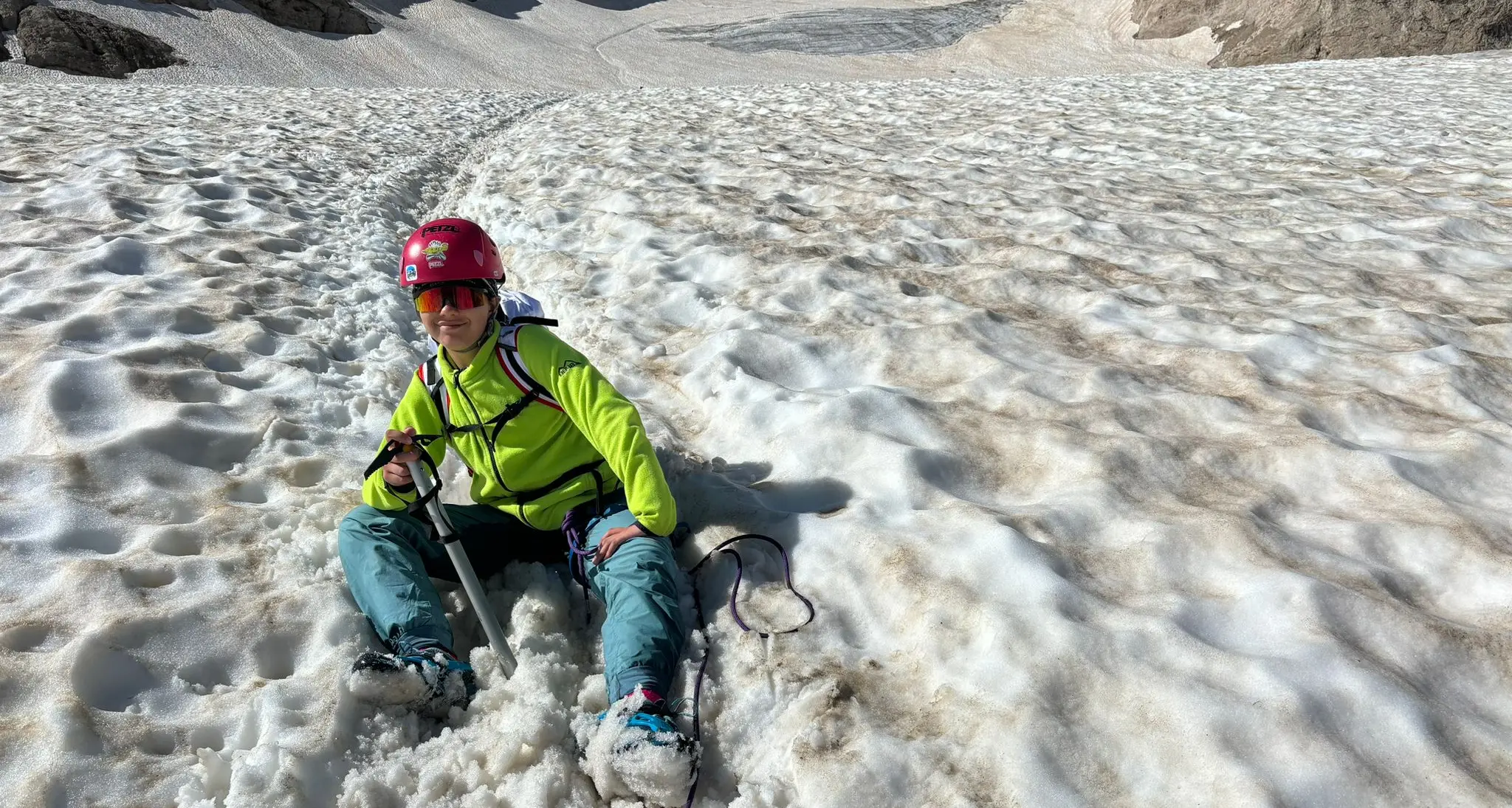 A tredici anni in cima alla Marmolada. Il papà: «Fatelo sapere ai ragazzini sempre attaccati allo smartphone»