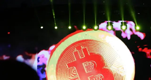 Bitcoin: il mercato delle criptovalute brucia 130 miliardi