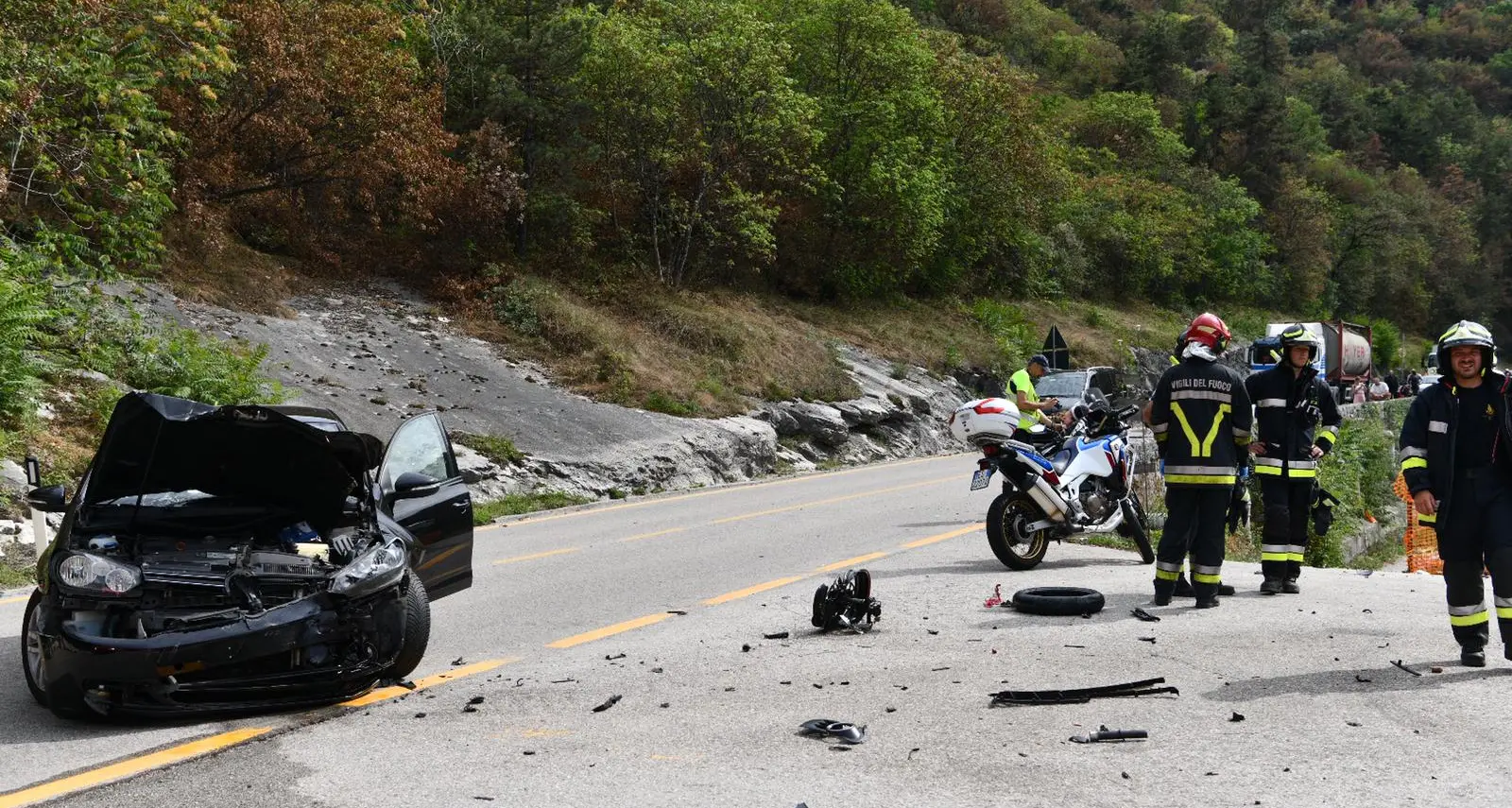 Frontale auto-moto alla Maza, gravissimo un motociclista, soccorso dall’elicottero