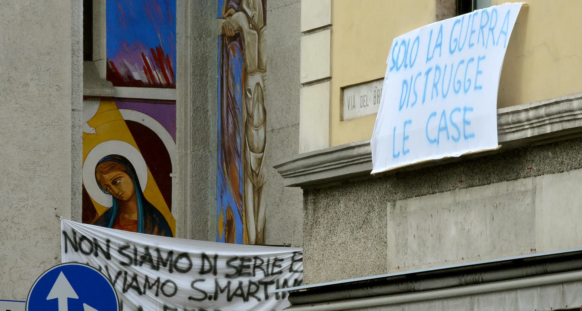 Decine di striscioni contro la Tav sulle case di San Martino e della Predaia, Ianeselli: «Sono uniti solo nella protesta, noi siamo per il fare»